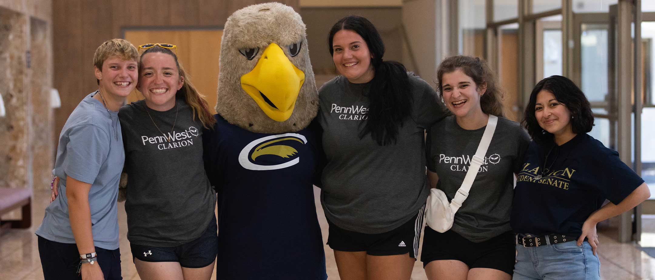 Students posing with Ernie the Eagle