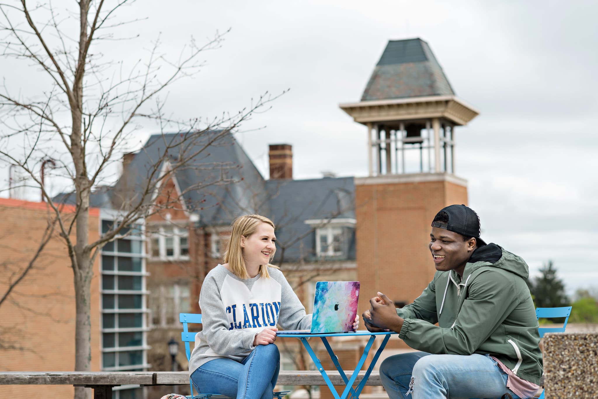 Students eating lunch on PennWest Clarion campus. 