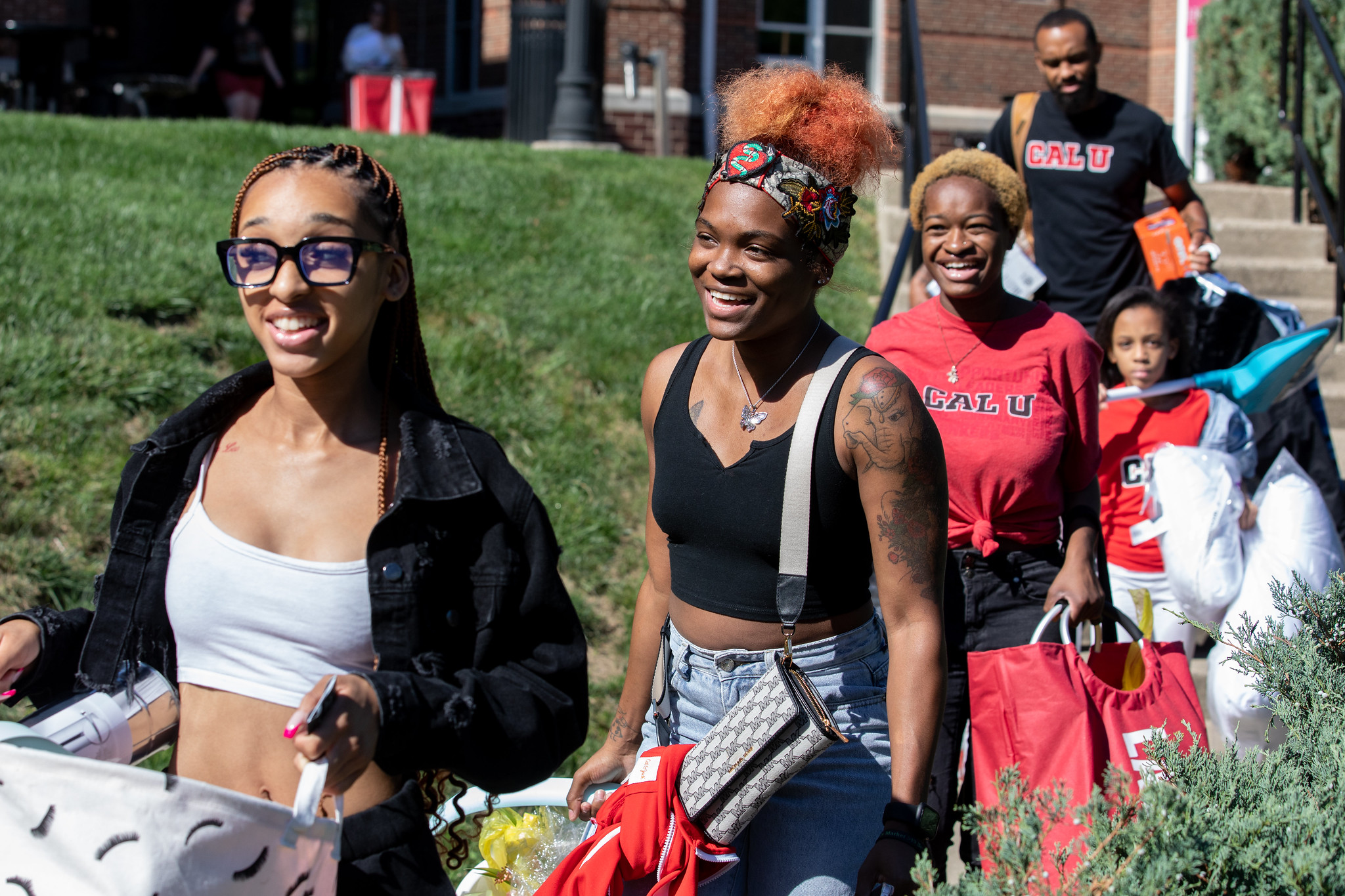 PW Cal Students Moving In