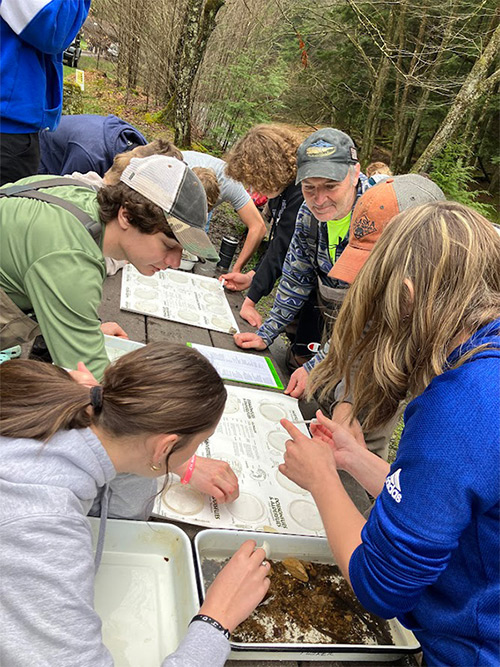 Students serving on earth day